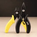 Sada náradia na skladanie kovových 3D modelov