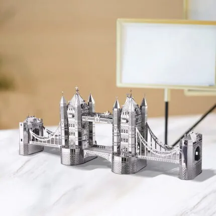 London Tower Bridge – hotový kovový model v interiéri